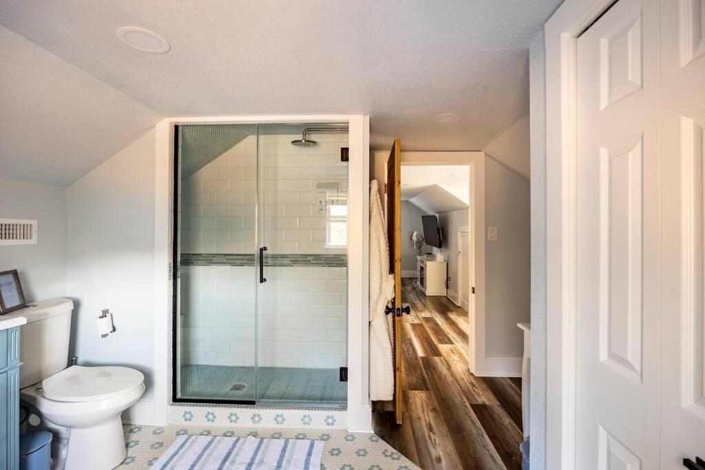 Riverside Relaxer W/hot Tub+fire Pit +wifi & View Holiday home Franklin