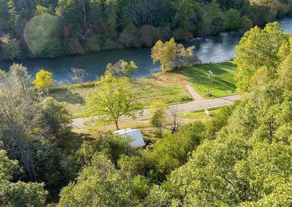 Holiday home Riverside Relaxer W/hot Tub+fire Pit +wifi & View *