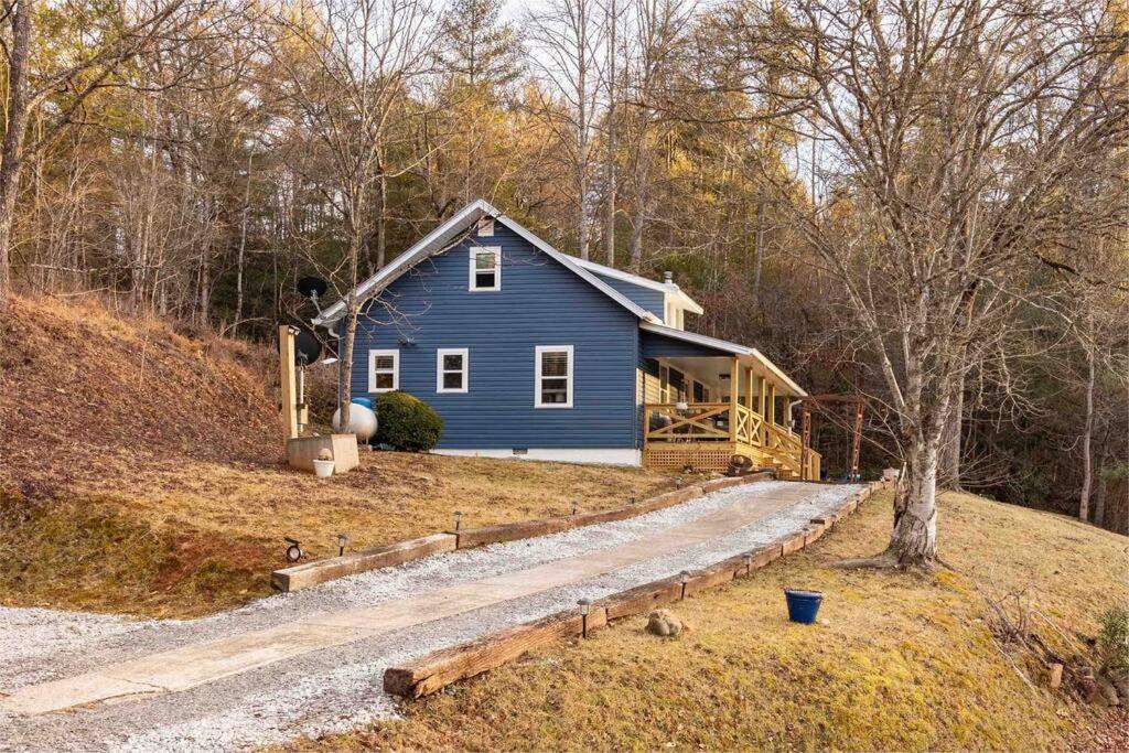 Holiday home Riverside Relaxer W/hot Tub+fire Pit +wifi & View Franklin