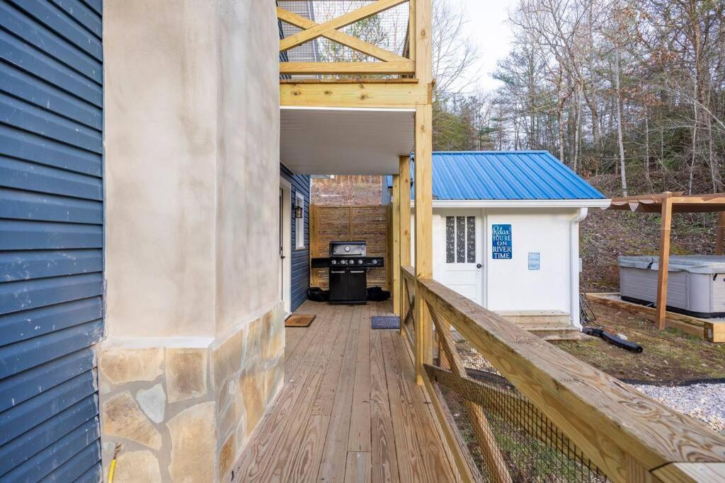 Riverside Relaxer W/hot Tub+fire Pit +wifi & View Holiday home Franklin