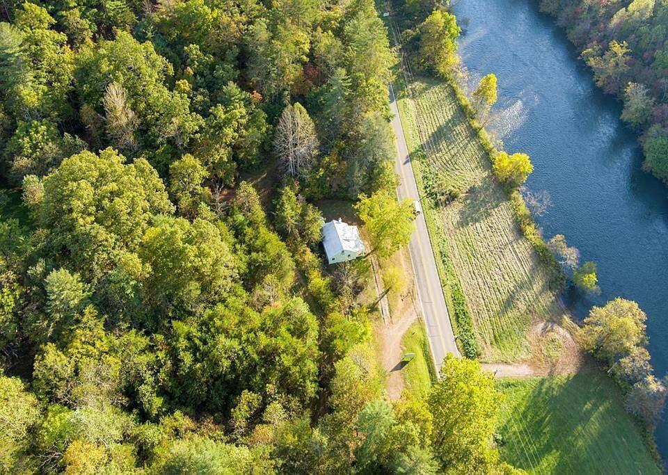 Riverside Relaxer W/hot Tub+fire Pit +wifi & View *