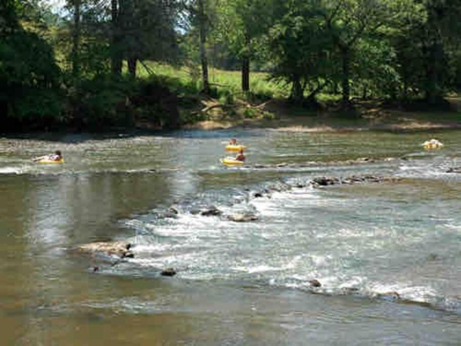 Holiday home Riverside Relaxer W/hot Tub+fire Pit +wifi & View