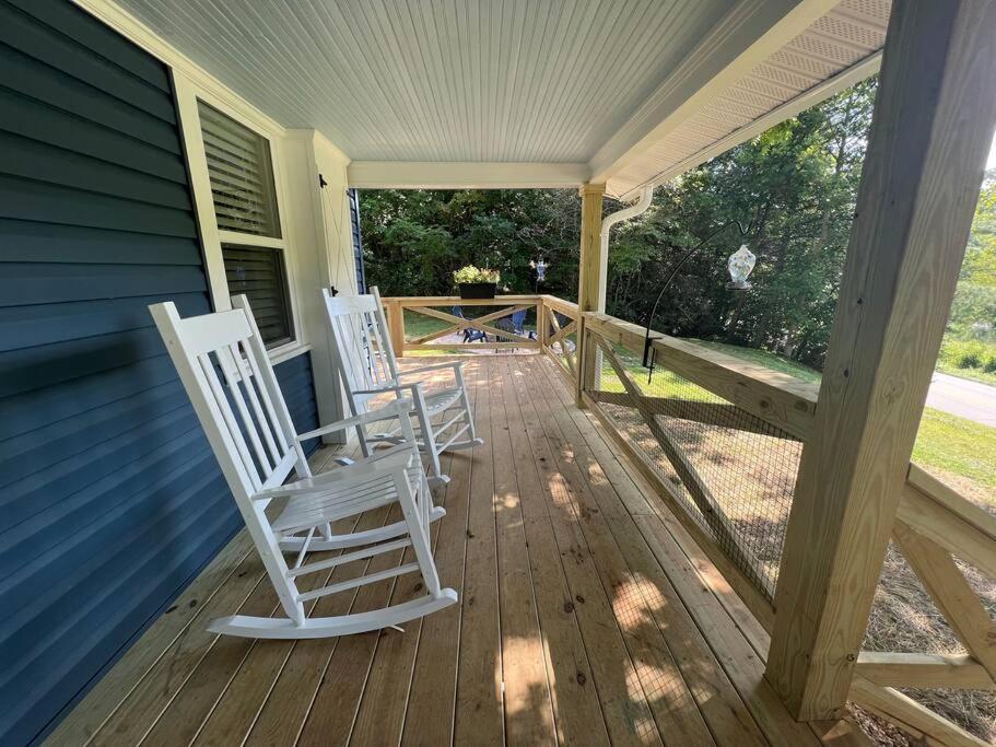 Riverside Relaxer W/hot Tub+fire Pit +wifi & View Holiday home *