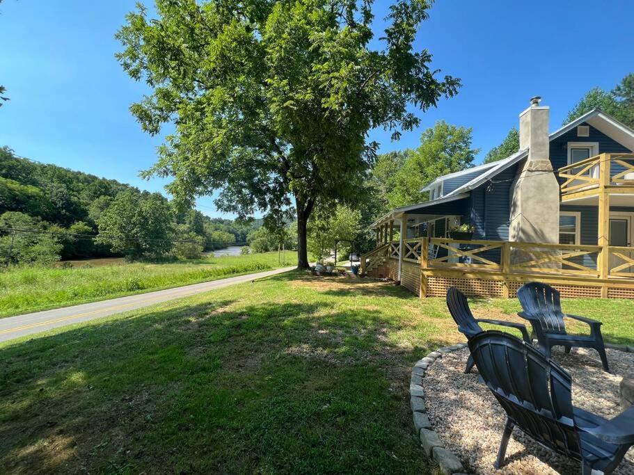 Riverside Relaxer W/hot Tub+fire Pit +wifi & View Holiday home Franklin