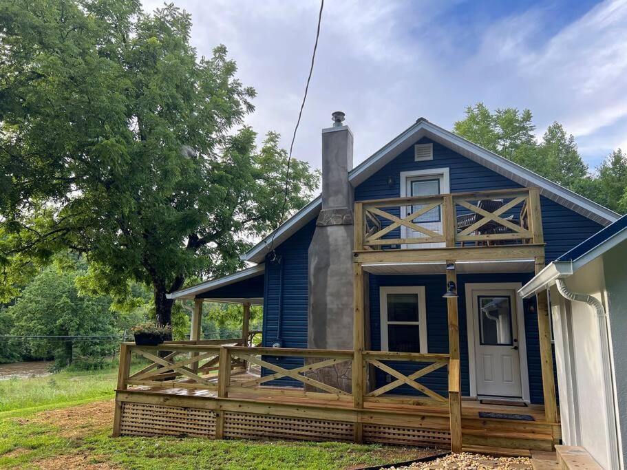 Riverside Relaxer W/hot Tub+fire Pit +wifi & View *