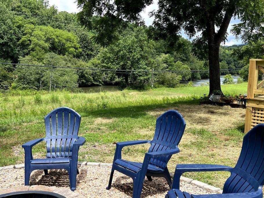 Riverside Relaxer W/hot Tub+fire Pit +wifi & View Holiday home Franklin