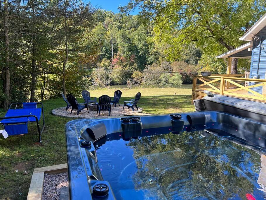 Holiday home Riverside Relaxer W/hot Tub+fire Pit +wifi & View *