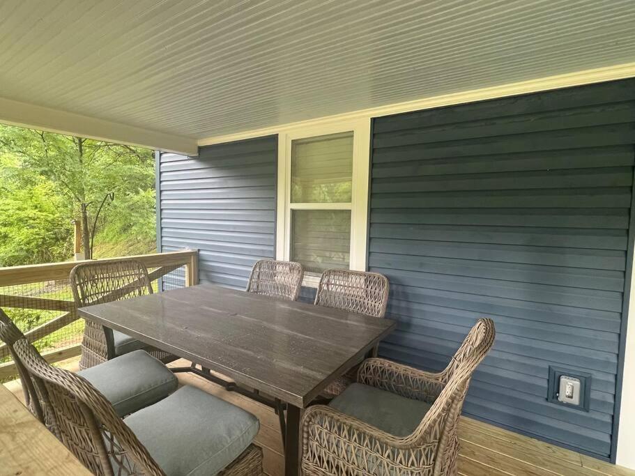 Riverside Relaxer W/hot Tub+fire Pit +wifi & View Holiday home *