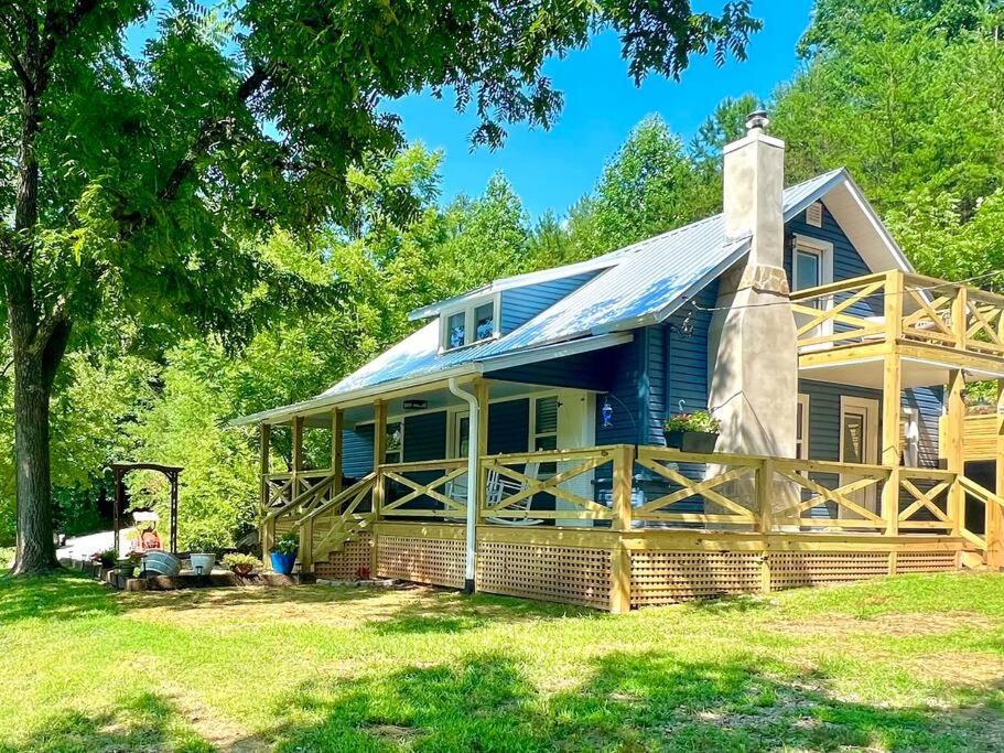 Riverside Relaxer W/hot Tub+fire Pit +wifi & View *