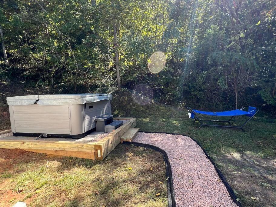 Riverside Relaxer W/hot Tub+fire Pit +wifi & View *