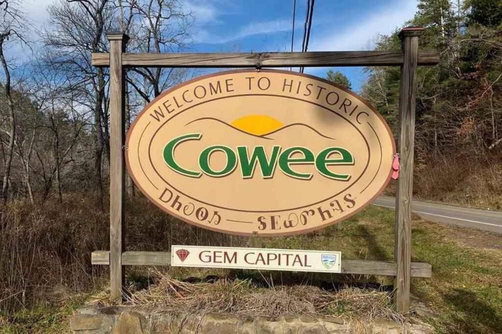 Holiday home Riverside Relaxer W/hot Tub+fire Pit +wifi & View