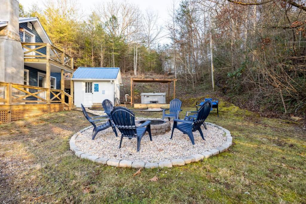 Riverside Relaxer W/hot Tub+fire Pit +wifi & View Holiday home Franklin