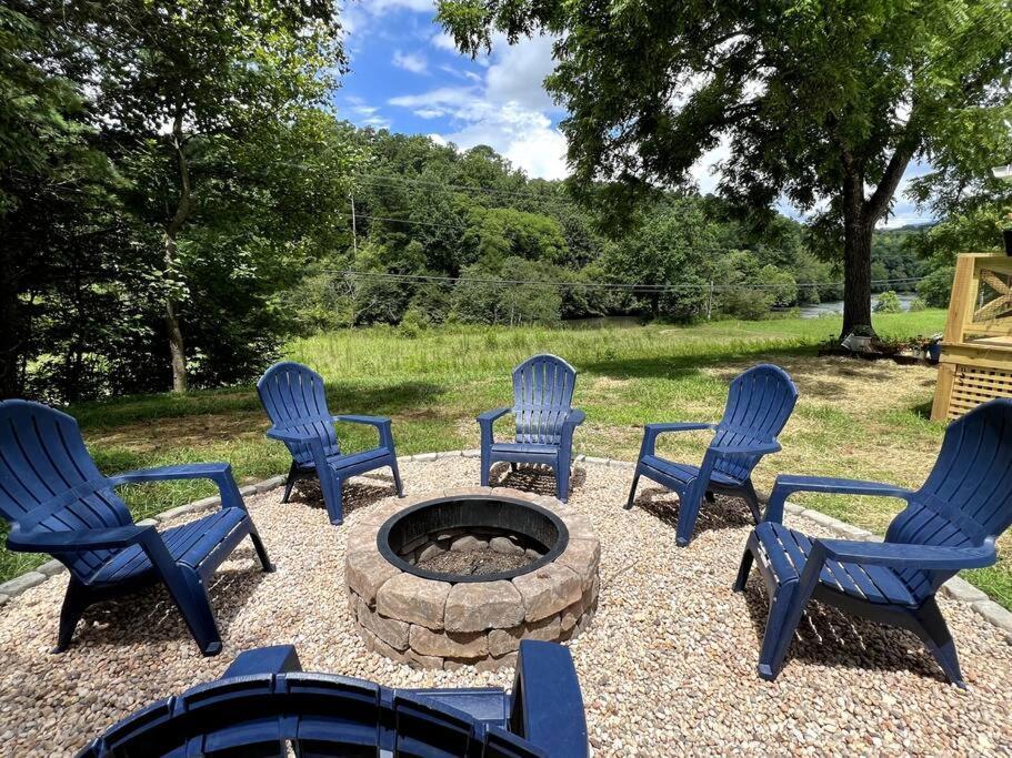 Holiday home Riverside Relaxer W/hot Tub+fire Pit +wifi & View *