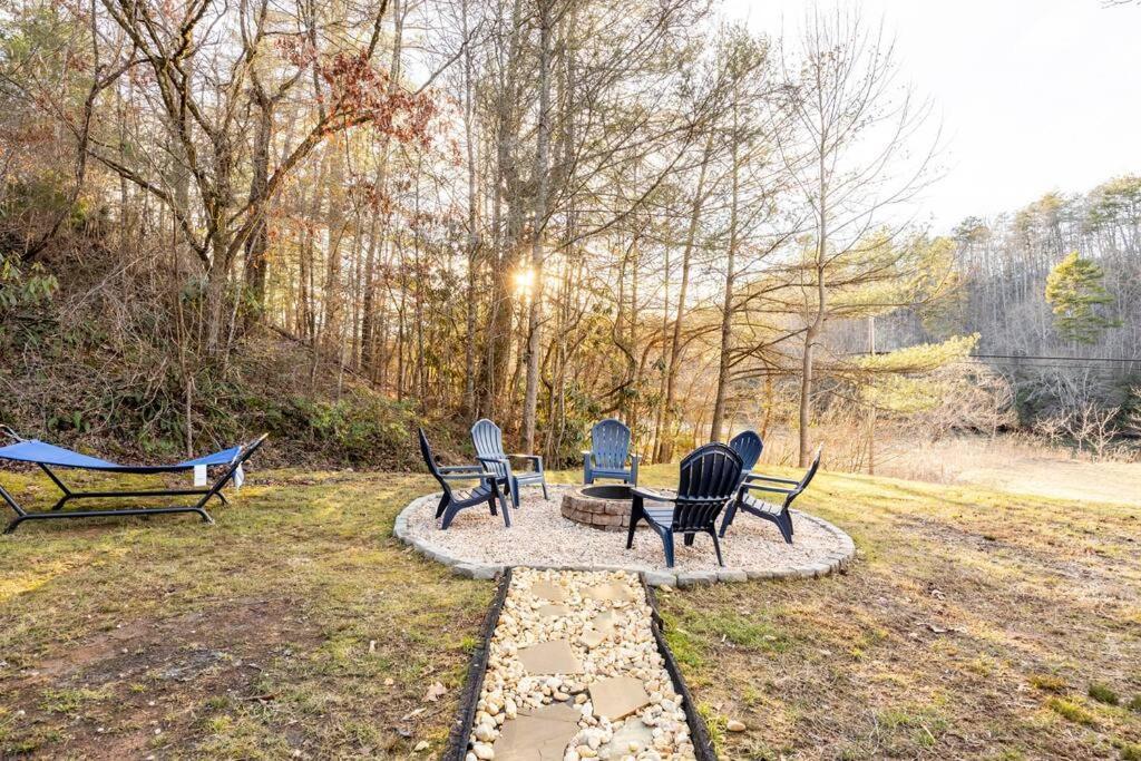 Riverside Relaxer W/hot Tub+fire Pit +wifi & View Franklin