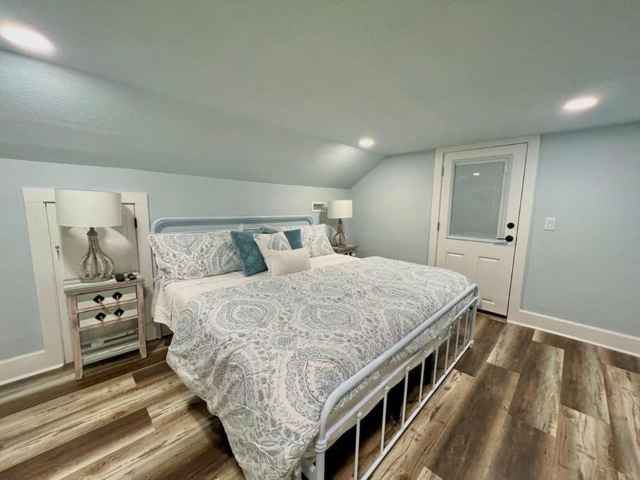 Holiday home Riverside Relaxer W/hot Tub+fire Pit +wifi & View Franklin